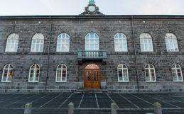 Samfylkingin bætir í