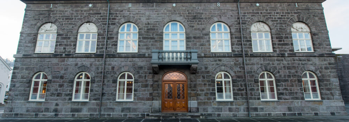 Samfylkingin bætir í