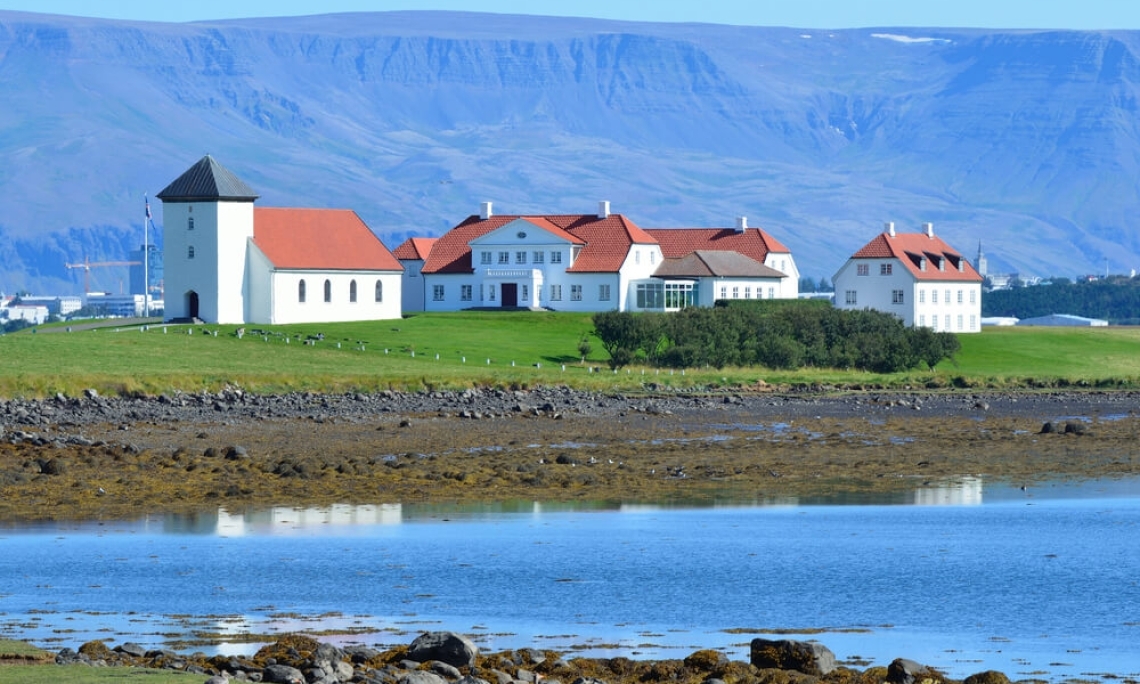 Ánægja með störf forsetans eykst